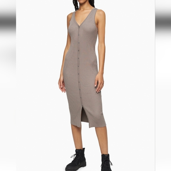 Calvin Klein Rinbbed Button-Down Midi Dress. - Picture 1 of 4